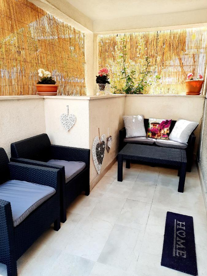Split Symphony Garden: Modern, New Apartment Bagian luar foto